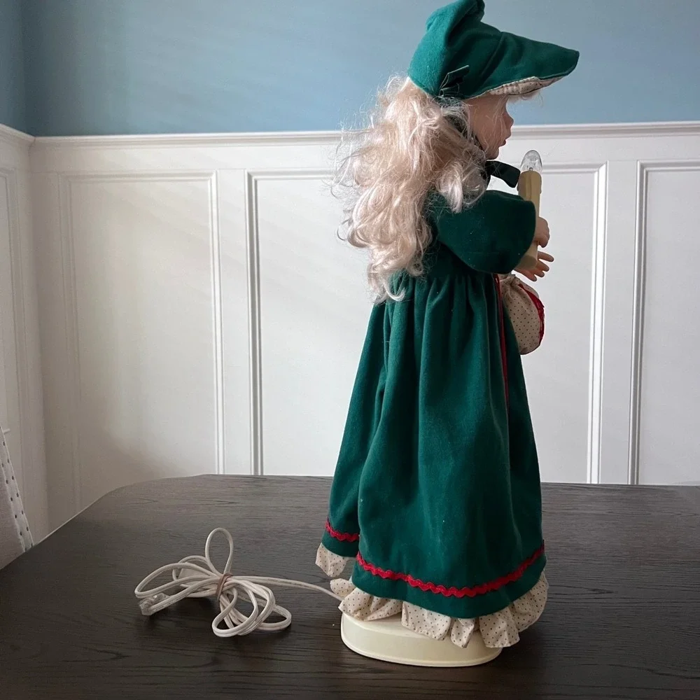 Vintage Christmas Caroler‎ Girl Animated Motionette Lighted Candle 24